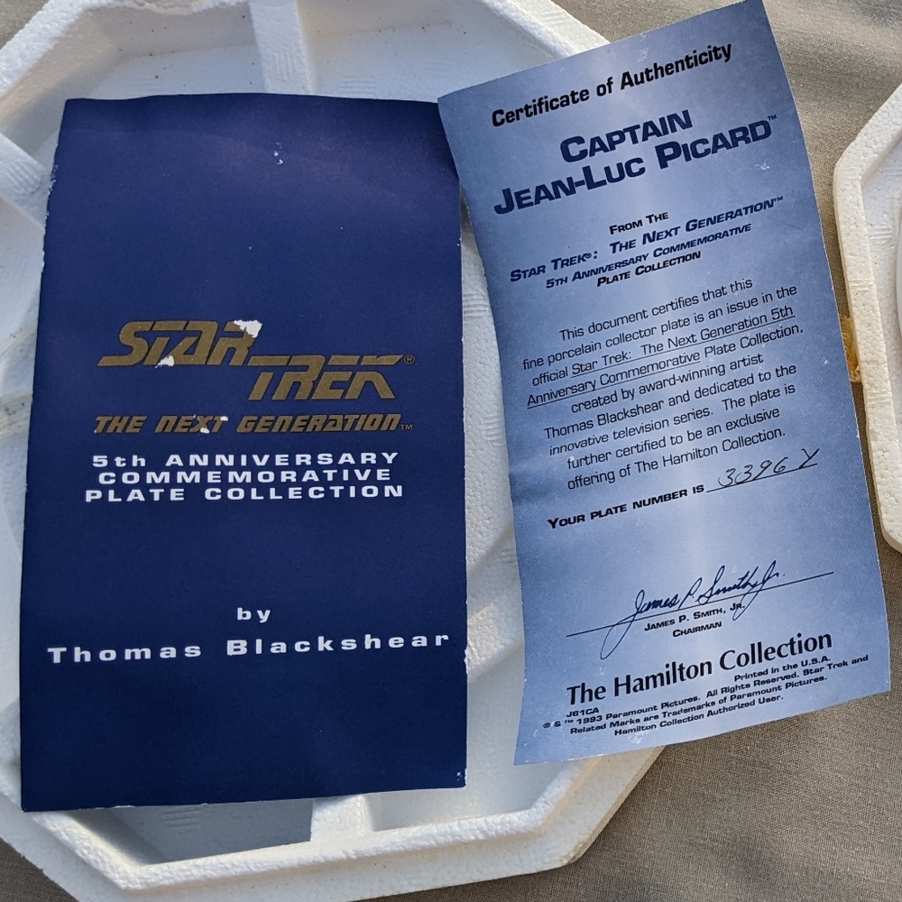 Star Trek The Next Generation: Captain Jean-Luc Picard Commemorative Plate - Picture 5 of 6